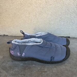 Keen Howser Quilted Slipper Loafer Shoe Insulated Women’s Sz 8
gray color